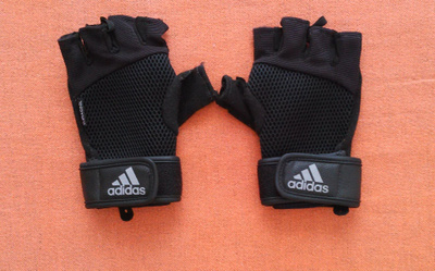 Kynsikkäät Adidas