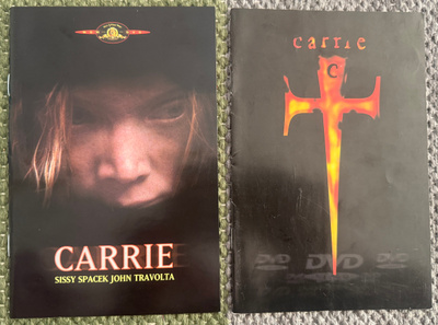 CARRIE KAHDEN JULKAISUN BOOKLET VIHKOSET