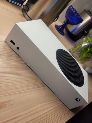 Uusi Xbox Series S + Ohjain