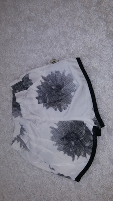 Pomp de lux  shortsit koko 110cm