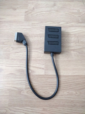 SCART jakaja