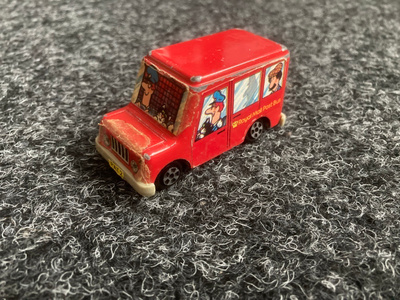 Postimies Pate 1/64 Ertl pikkuauto.