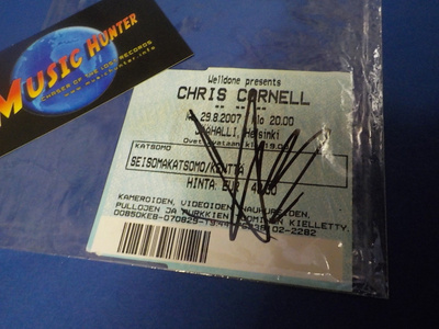CHRIS CORNELL NIMIKIRJOITUS KEIKKALIPUSSA
