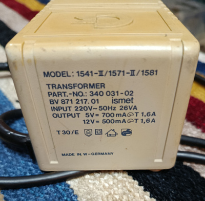 Commodore 1541-II -virtalähde, linjat 5 V ja 12 V mitattu #1