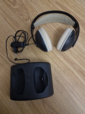 AKG K912 langattomat kuulokkeet