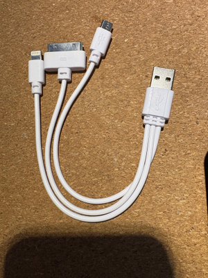 USB-adapteri Lightning, micro-USB ja Apple dock connector