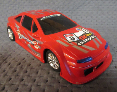 Iso ralliauto, pit. 25cm
