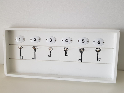 Valkoinen Avainteline / Avainnaulakko - Keys