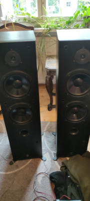 Yamaha NS-50F Tornikaiuttimet+2x50W Bluetooth vahvistin
