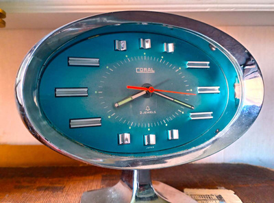 Vintage pöytäkello Coral