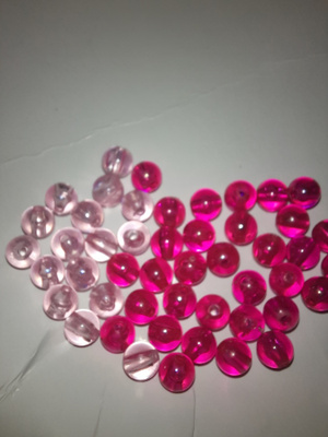 Pinkki ja vaaleanpunainen helmi