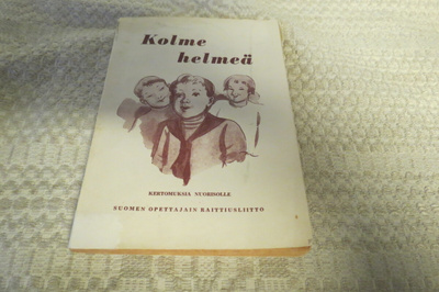 KOLME HELMEÄ: KERTOMUKSIA NUORISOLLE v. 1958