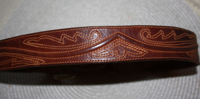 Nahkavyö ruskea reiät 64 - 75 cm alueella Made in Italy