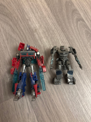 Transformers Optimus Prime ja Soundwave -hahmot