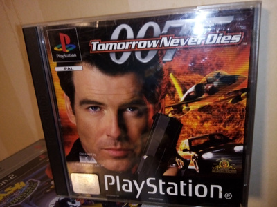 PS1 007 TOMORROW NEVER DIES ( SIS POSTIKULU)