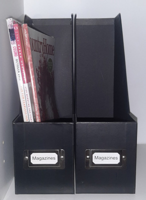 2x lehtikotelo Magazines musta