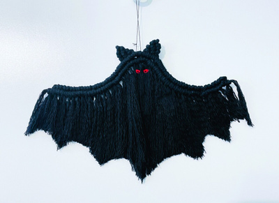 Iso makramee lepakko - Leveys 32 cm