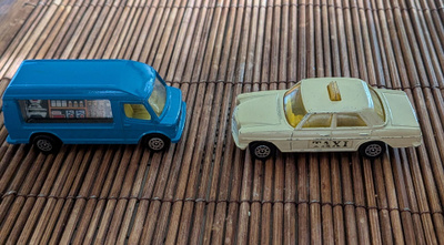 Corgi Juniors - 1960-70 luvun pikkuautoja 2 kpl