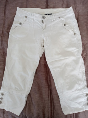 Lab Industries valkoiset caprit koko 170