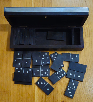 domino peli