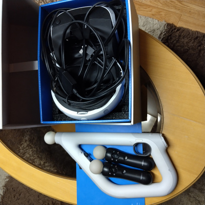 Myydään PS4 VR lasit,/kapulat ja ase