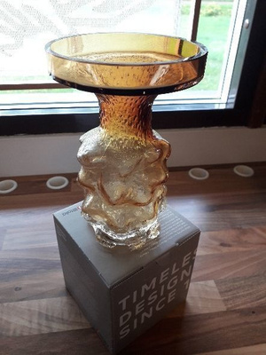 Kumelan ruskea kääntö kynttilän jalka/maljakko