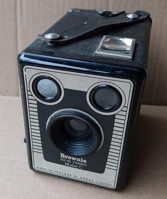 KODAK Brownie SIX-20 laatikkokamera
