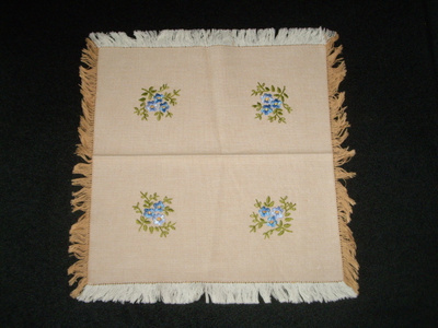 Pieni PÖYTÄLIINA sinisiä kukkia 32x32cm