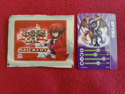 Yu-Gi-Oh tarrapakkaus ja Spyro -kortti