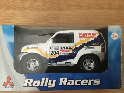 Mitsubishi Pajero maasturi pienoismalli