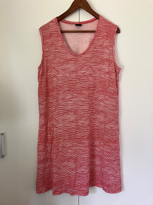 Nanso XL-XXL joustava hihaton mekko uudenveroinen