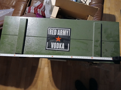 Red Army Vodka pakkaus Kalasnikov AK-47