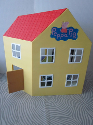 Pipsa Possu talo + kalusteet + 2 figuuria