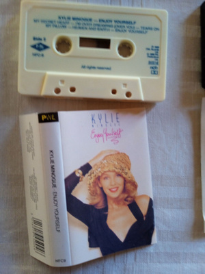 C- KASETTI: KYLIE MINOGUE : ENJOY YOURSELF