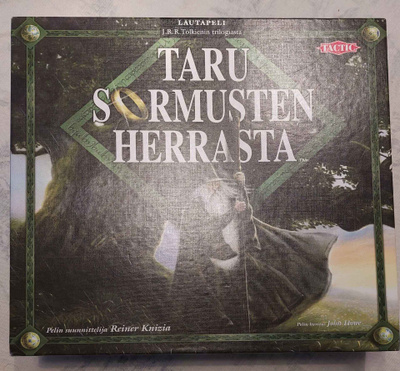 Taru Sormusten Herrasta lautapeli.