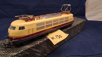 K 155 FLEISCHMANN kuusiakselinen BR 103 TEE-kiitojunaveturi
