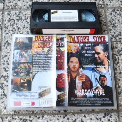 Danger Zone / Vaaravyöhyke - VHS