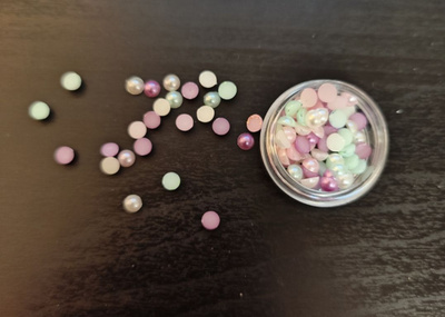 4mm pastellimix helmenpuolikkaita 100 kpl
