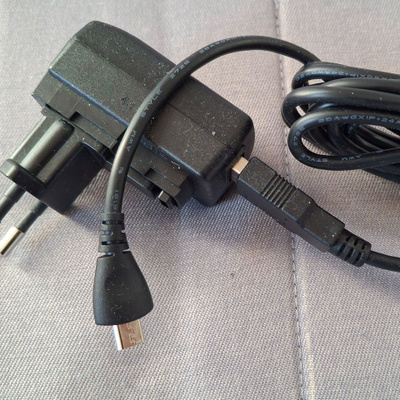 Micro-USB-laturi 5V 900mA