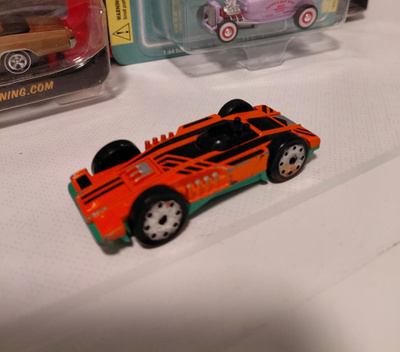 Hot Wheels flipper revolver kaksipuolinen auto kasarilta