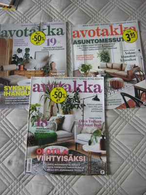 Avotakka lehtiä eri vuosilta