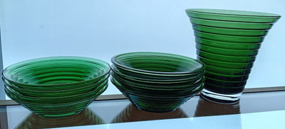 Iittala Aino Aalto 8 syvää lautasta ja vaasi/maljakko