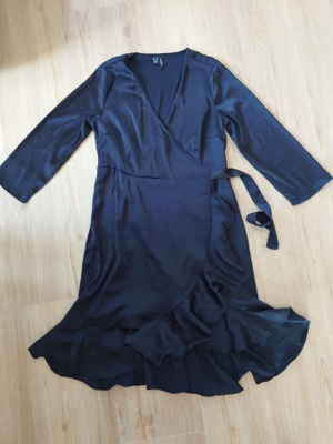 Musta kietaisumekko Vero Moda koko XS
