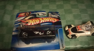 Hot wheels autorataan 2 kpl pikkuautoa Trak tune