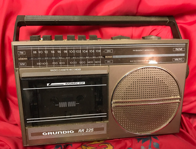 Vanha radio Rundig RR 225