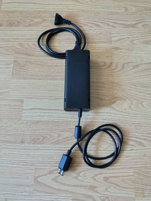 Xbox 360 S virtalähde