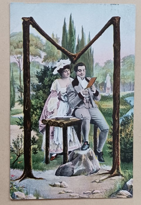 Kirjainkortti M - pariskunta metsässä, p. 1909