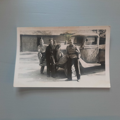 PK vanha armeijan (?) kuorma-auto *