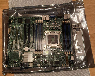 SuperMicro X9SRI-F emolevy ** RIKKI / VARAOSIKSI **