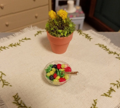 Nukkekoti miniatyyri kesäsalaatti 1:12